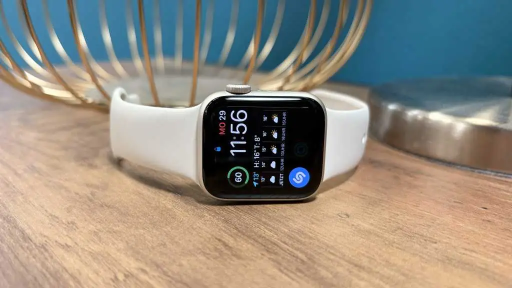 Apple Watch SE 3 стал еще доступнее: скидка 50 долларов