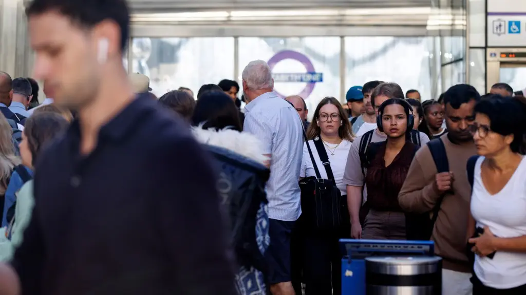Железнодорожные поездки вернулись к допандемийному уровню, сообщает The Times