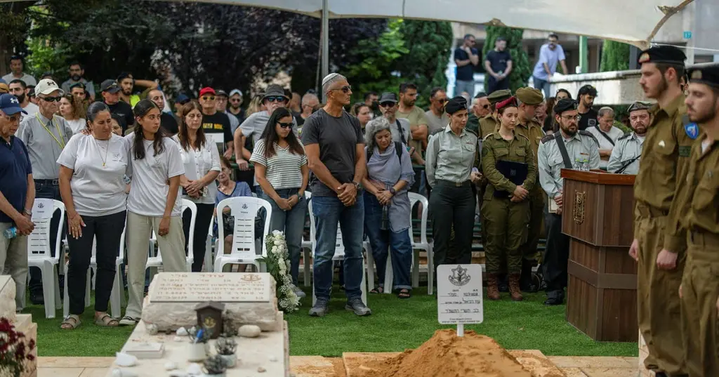Тысячи израильтян простились с сержантом Озом Даниэлем, чье тело было возвращено из Газы