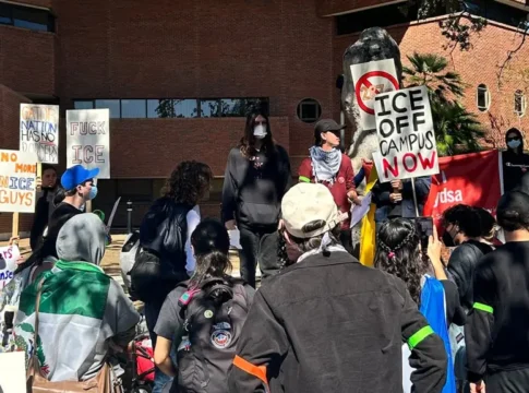 Студенты Университета Флориды требуют прекратить сотрудничество полиции кампуса с ICE