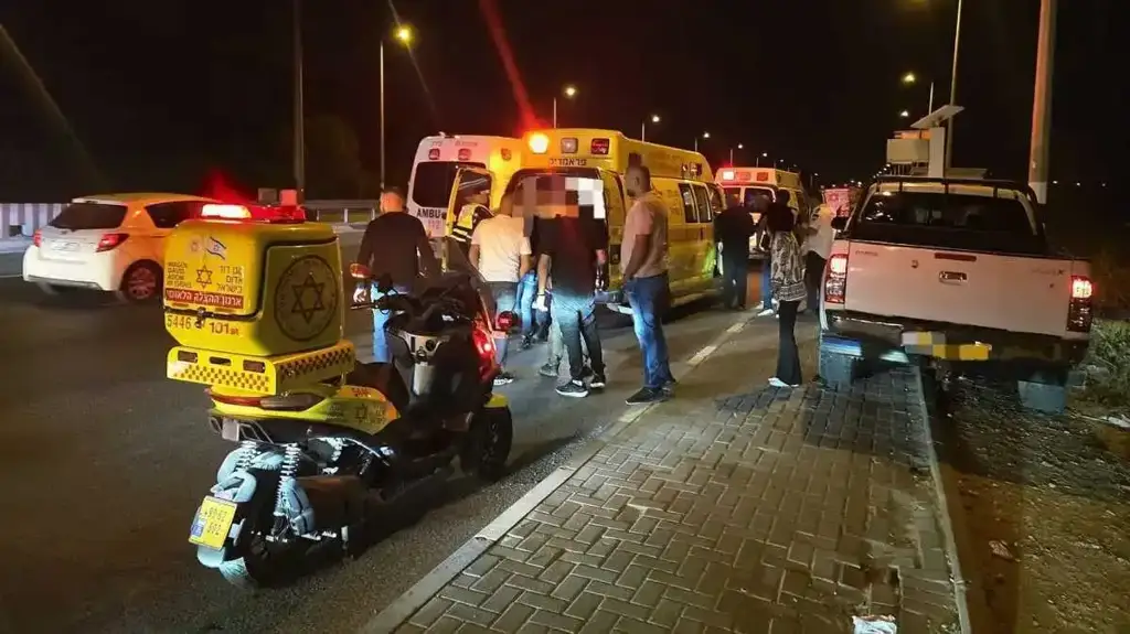 Трое родственников предстанут перед судом за стрельбу в пассажира автобуса