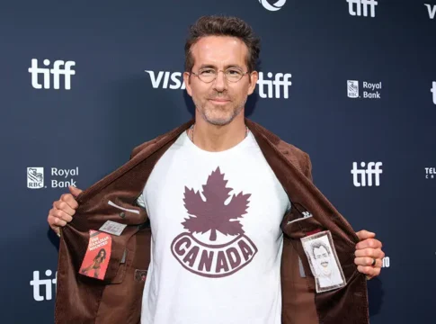 Райан Рейнольдс возродит культовый боевик «Громила и Балбес»