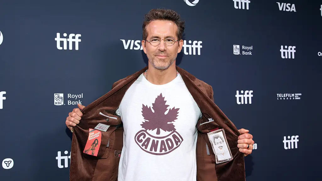 Райан Рейнольдс возродит культовый боевик «Громила и Балбес»