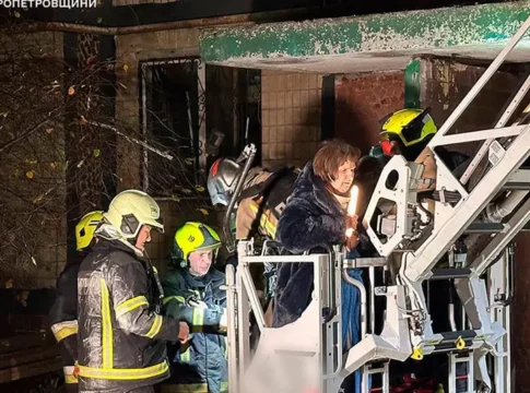 Российский удар дроном по жилому дому в Днепре: трое погибших, 12 раненых