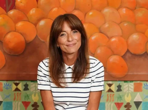 Дэвина МакКолл: известная телеведущая сообщила о диагнозе рак молочной железы после операции