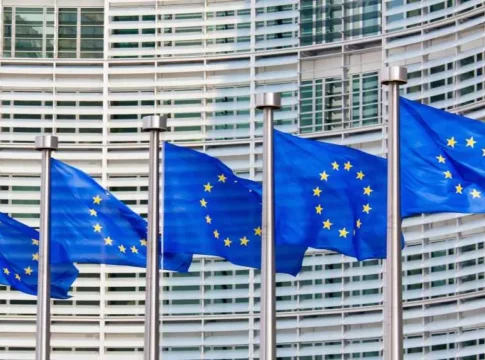 Еврокомиссия представила пакет цифровых правил для упрощения регулирования ИИ, кибербезопасности и данных