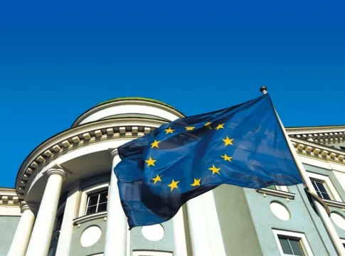 Евросоюз ужесточает визовый режим для россиян: только однократные визы