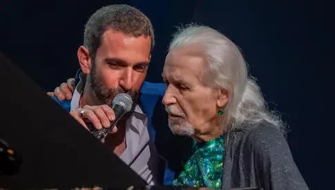 Слияние поколений и талантов: Шломи Шэбэн и Шломо Гроних покорили публику в Тель-Авиве