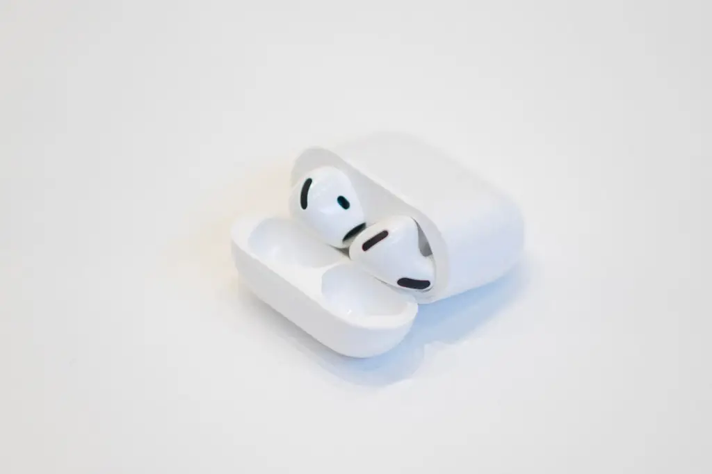 Apple AirPods 4 достигли рекордно низкой цены на Amazon