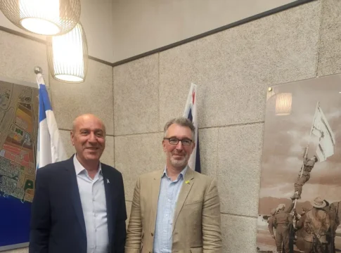 Посол Великобритании в Израиле посетил Эйлат для обсуждения укрепления сотрудничества
