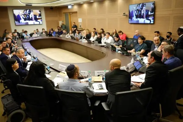 Силовые методы в комиссиях Кнессета: тревожная тенденция