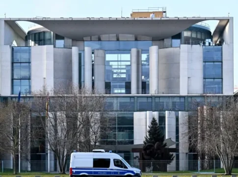 Зеленский призвал к «достойному» миру на фоне переговоров в Берлине и продолжающихся обстрелов