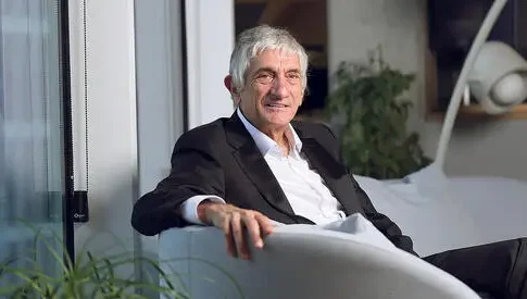 Нобелевский лауреат по физике: 