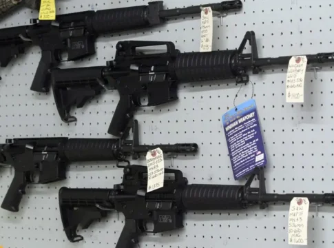 Особенности оружейного законодательства Род-Айленда после трагедии в Браунском университете