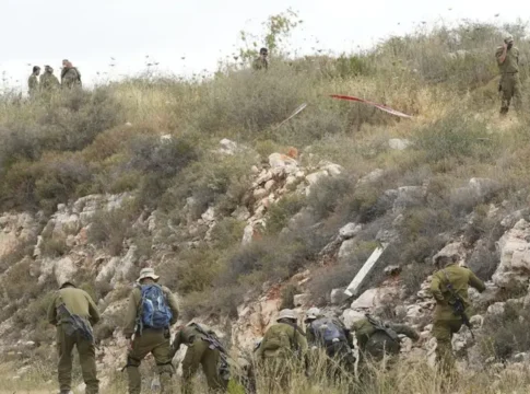 Нападение с ножом на израильских солдат в Иудее и Самарии: нападавший ликвидирован, пострадавшие получили легкие ранения