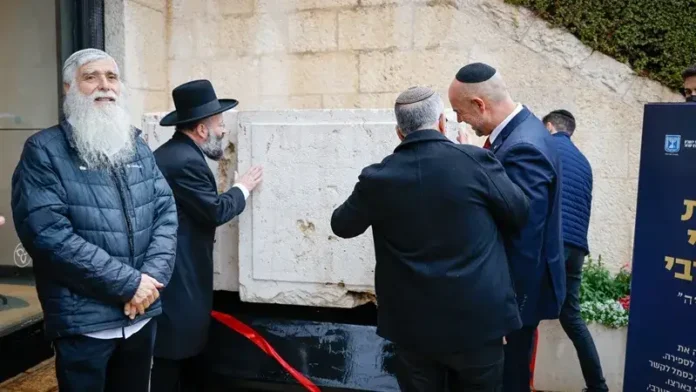 Камень Стены Плача вернулся на историческое место