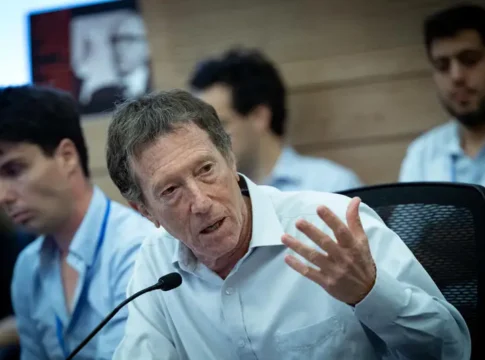 Банк Израиля обвиняют в потере миллиардов из-за неэффективного управления валютными резервами во время войны