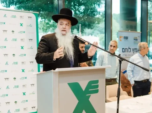 Группа 'Эгед' отметила первый день Хануки в кругу сотен сотрудников