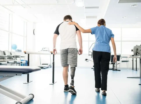 Несмотря на реформу, десятки людей с инвалидностью остались без специальной обуви