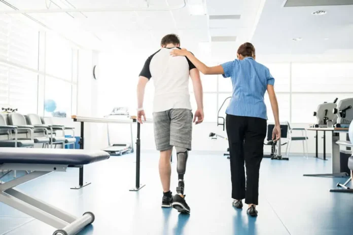 Несмотря на реформу, десятки людей с инвалидностью остались без специальной обуви