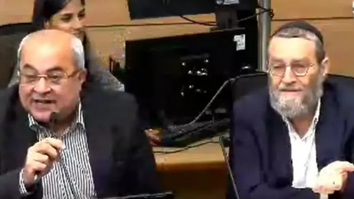 Иранские сообщения: израильские депутаты шутят о взломанных контактах Нафтали Беннета