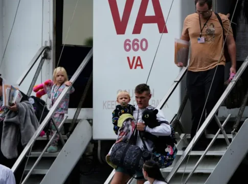 ЮАР провела рейд в центре обработки беженцев США, Вашингтон выразил протест