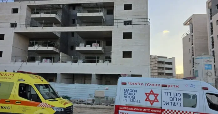 Два рабочих погибли в результате несчастных случаев на стройке в Израиле