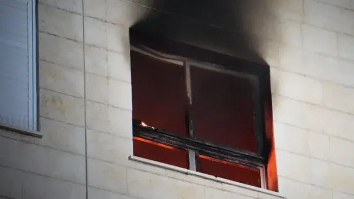 Две ханукальные свечи стали причиной пожаров: пострадали женщина 88 лет и двое детей