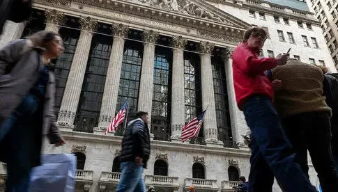 Акции Nike резко падают на премаркете Уолл-стрит на фоне слабых отчетов