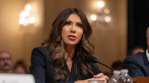 Трамп приостановил программу лотереи грин-карт после стрельбы в Браунском университете и МТИ