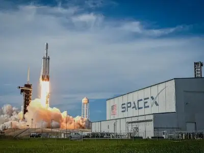 SpaceX может стать публичной компанией уже следующим летом