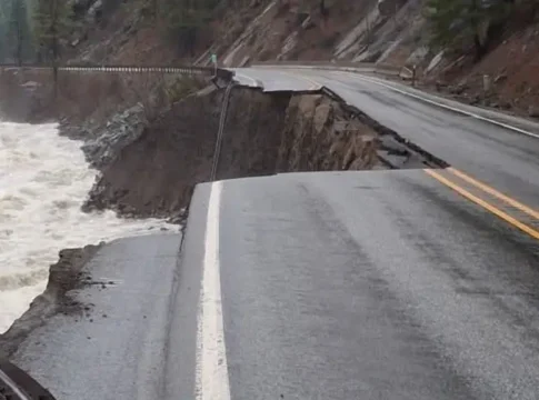Два шоссе штата Вашингтон закрыты из-за сильных наводнений: проводятся экстренные ремонтные работы