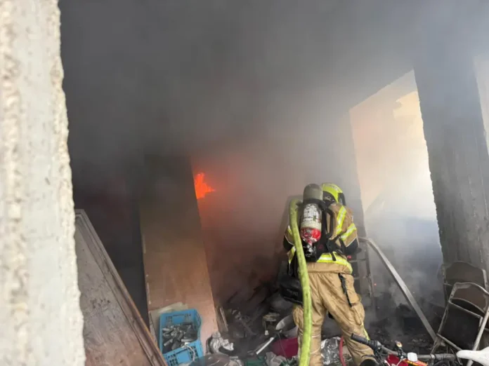 Цфат: Пожарные спасли мужчину из огня, состояние критическое