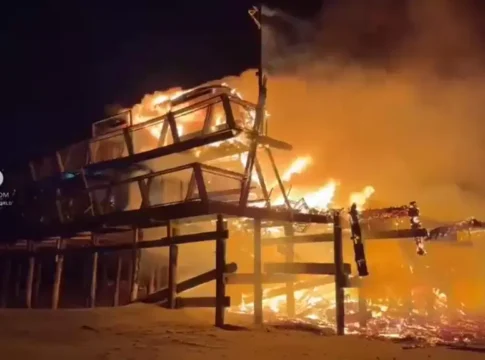 Крупный пожар в Нью-Йорке: огонь охватил пляжный клуб