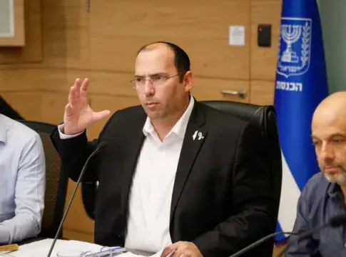 Юрсоветник: Дискуссии в Кнессете агрессивны; полиция бойкотирует заседания
