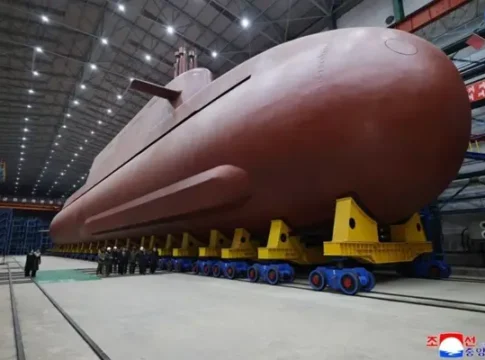 Ким Чен Ын показал ядерную подлодку: Пхеньян наращивает морскую мощь