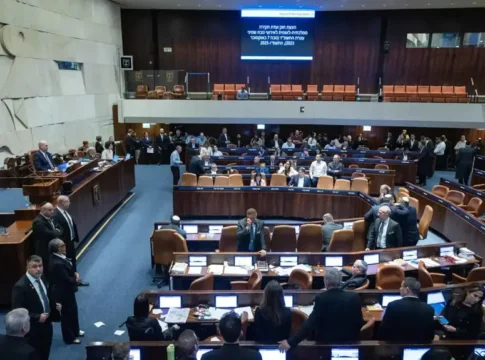 Беннет против Нетаньяху: оппозиция расколота, харедим на распутье