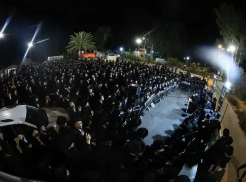 Ультраортодоксы объединились: Массовый протест у тюрьмы №10