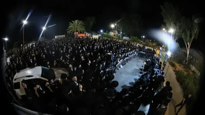 Ультраортодоксы объединились: Массовый протест у тюрьмы №10