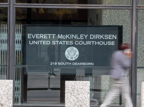 Апелляционный суд рассматривает освобождение задержанных мигрантов под электронный надзор