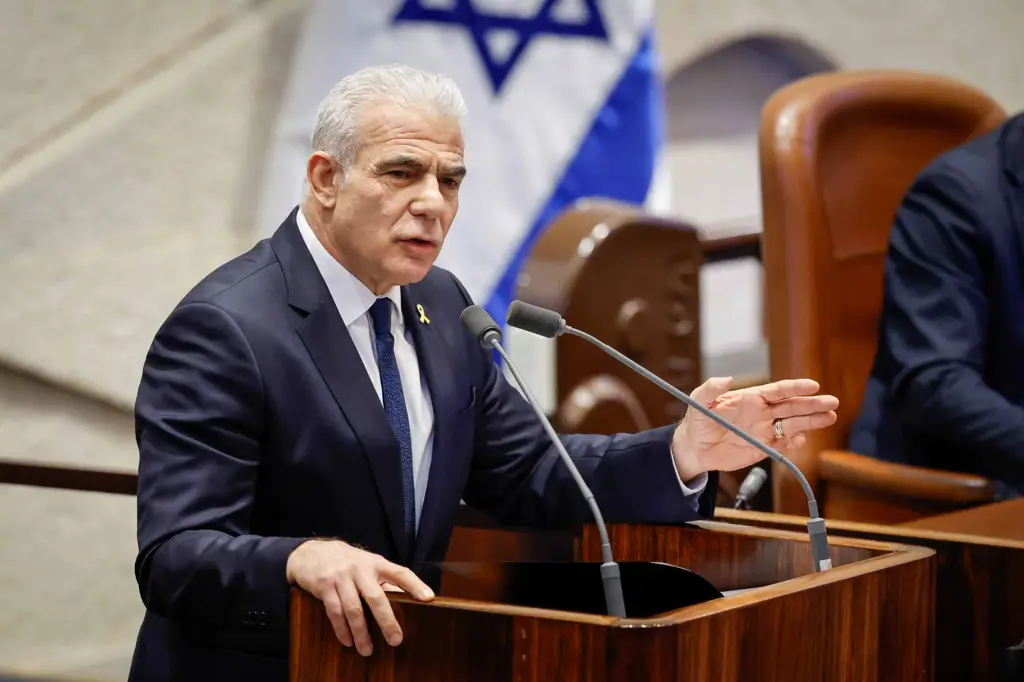 Яир Лапид обвинил правительство в разрушении среднего класса и финансировании уклонения от службы