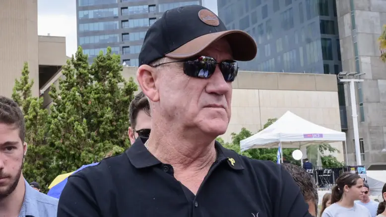 Бени Ганц предлагает отменить 12-й класс, называя его «потерянным годом»