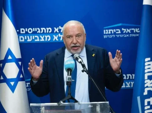 Либерман видит себя лидером блока и озвучивает прогноз на выборы