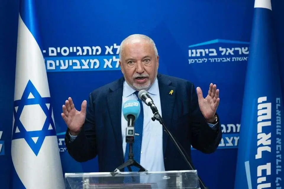 Либерман видит себя лидером блока и озвучивает прогноз на выборы