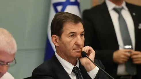 Юрисконсульт по иностранным делам и обороне выступает против включения гражданской службы в призывные цели