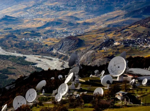 Швейцарский город Лейк одобрил установку спутниковых антенн SpaceX