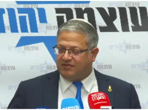 Скандал вокруг булавки с петлей: политики Израиля обмениваются резкими заявлениями