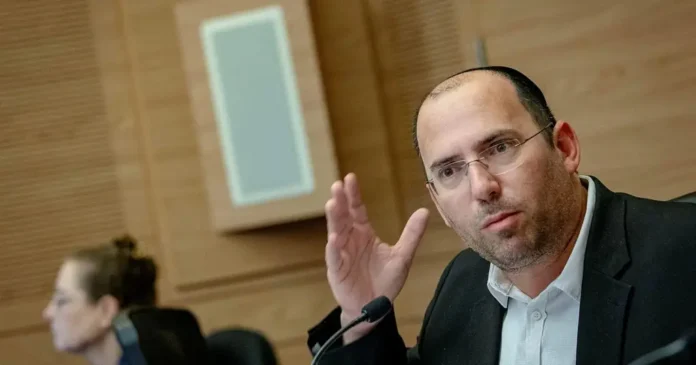 Новый закон ограничит деятельность НКО, получающих финансирование из-за рубежа