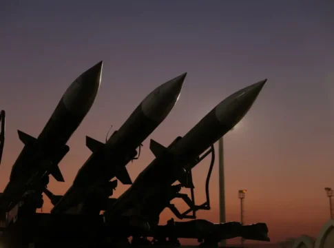 США готовят удар по Ирану, Израиль предупреждает: «Ответим с невиданной силой»