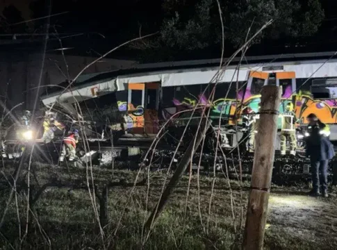 Катастрофа в Испании: поезд сошел с рельсов, есть погибшие